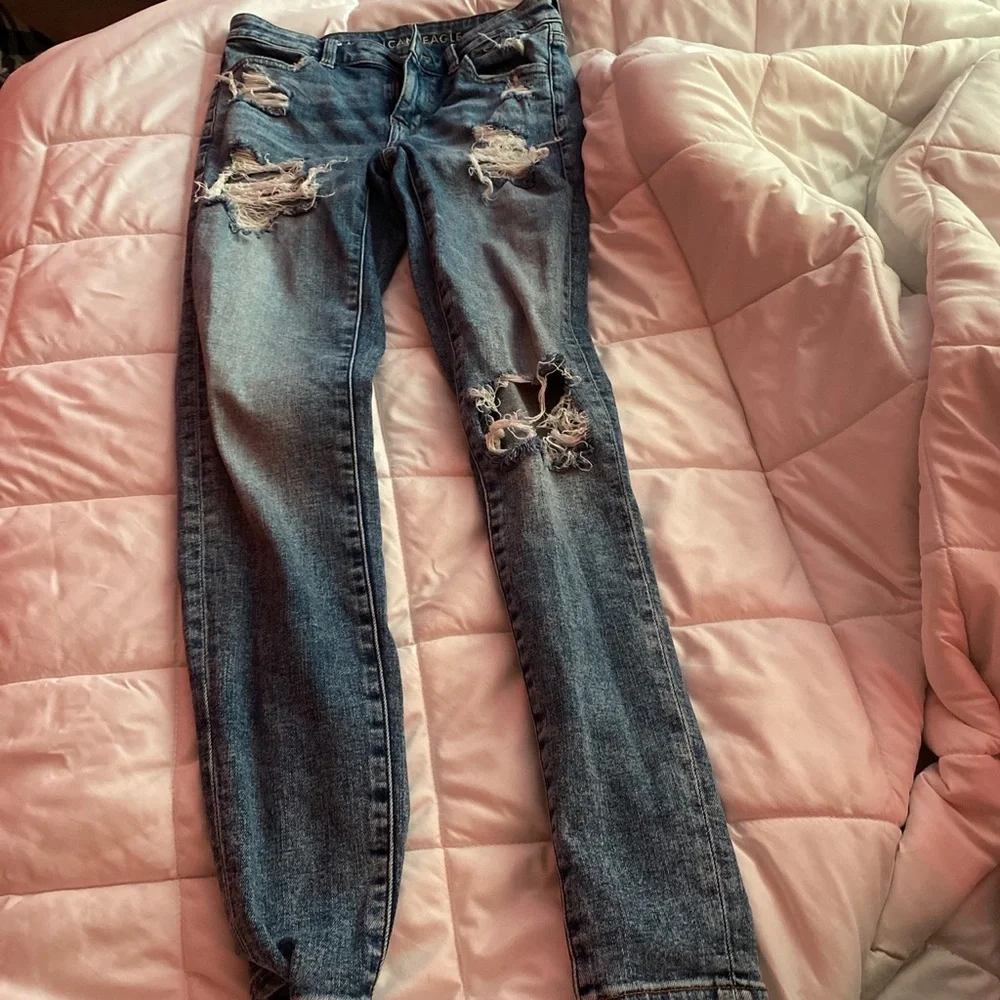 American eagle skinny ripped jeans, no tag, only worn once or twice! Size 0! - Picture 2 of 4